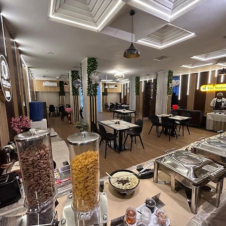 New Hotel Suhail Haiderabad Buitenkant foto