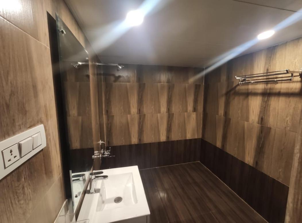 New Hotel Suhail Haiderabad Buitenkant foto