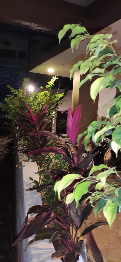 New Hotel Suhail Haiderabad Buitenkant foto