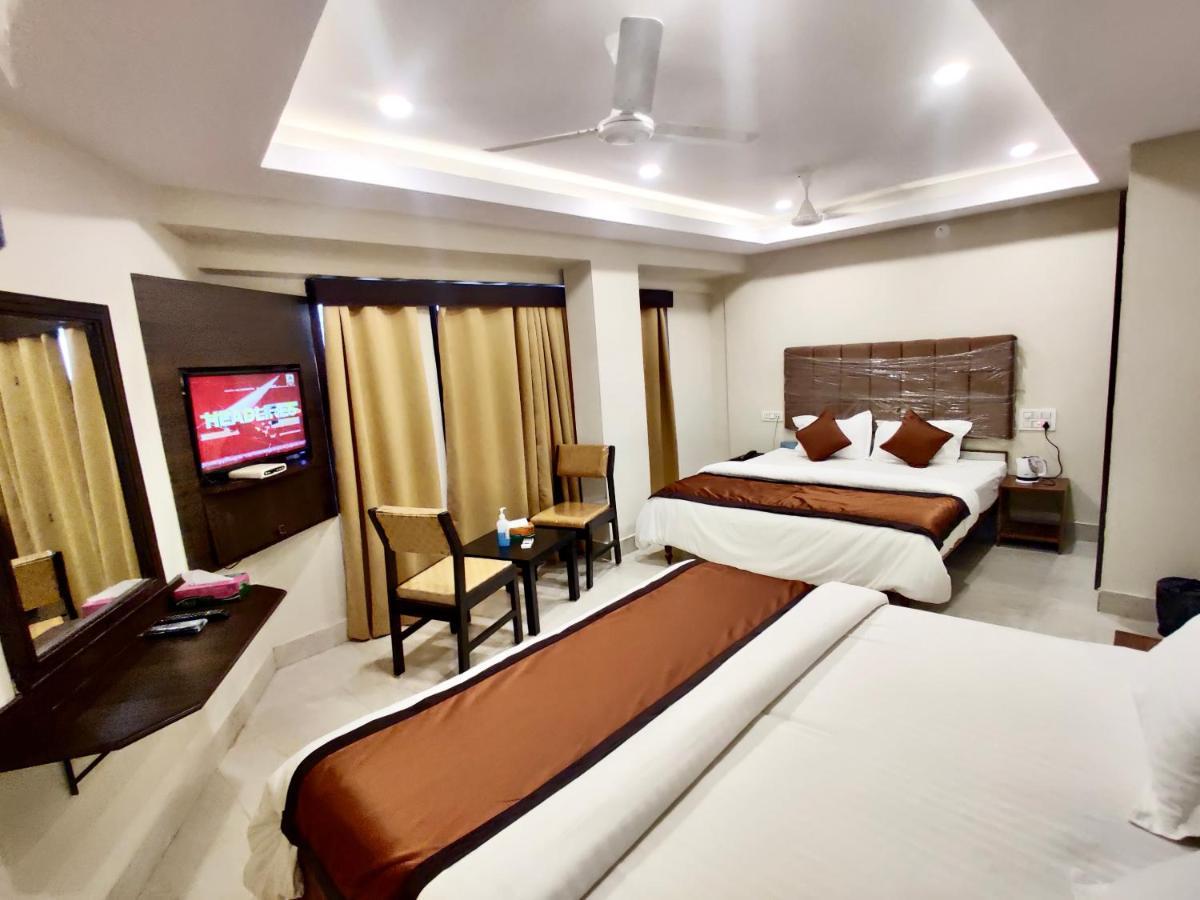 New Hotel Suhail Haiderabad Buitenkant foto