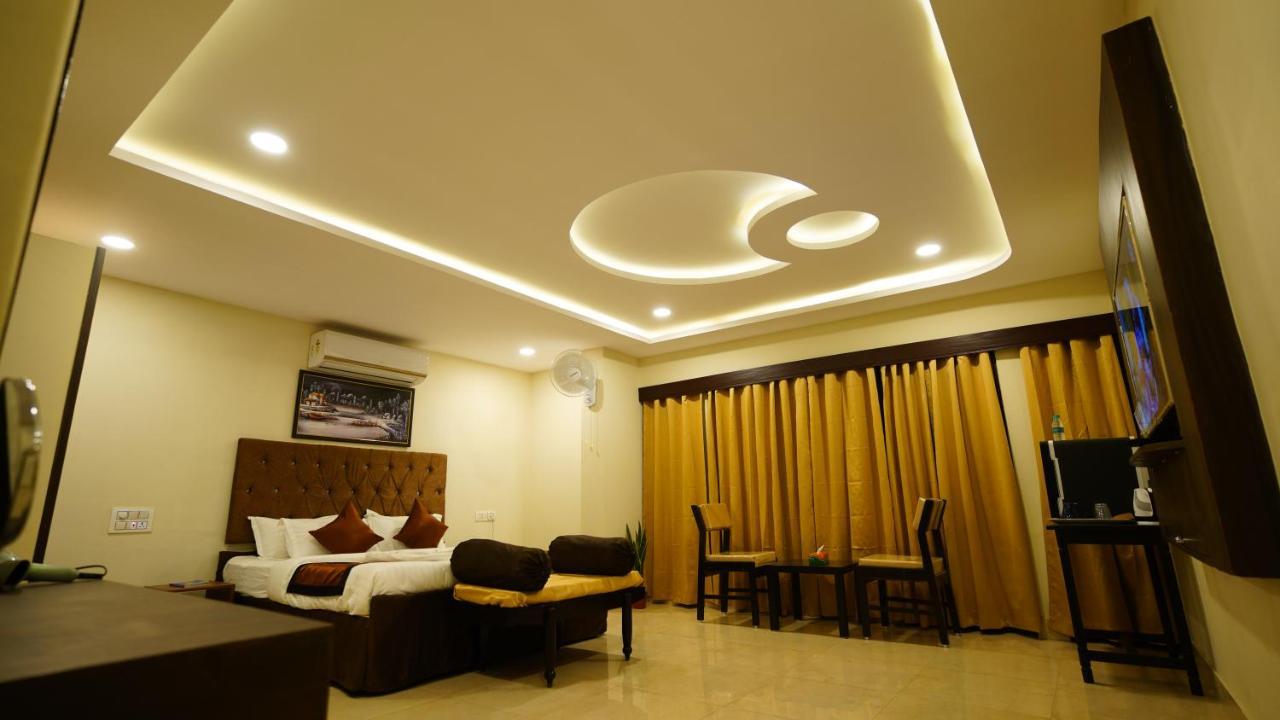 New Hotel Suhail Haiderabad Buitenkant foto