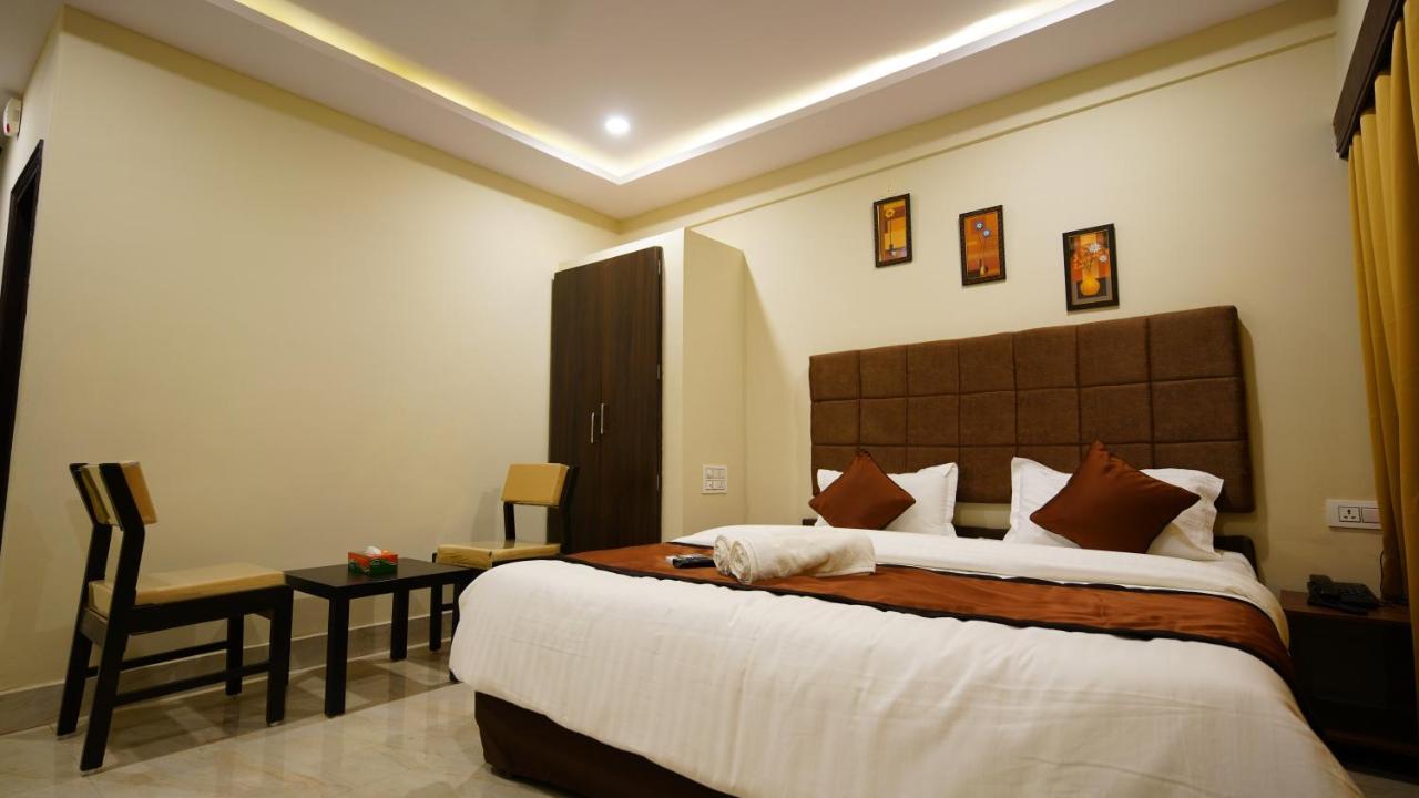 New Hotel Suhail Haiderabad Buitenkant foto