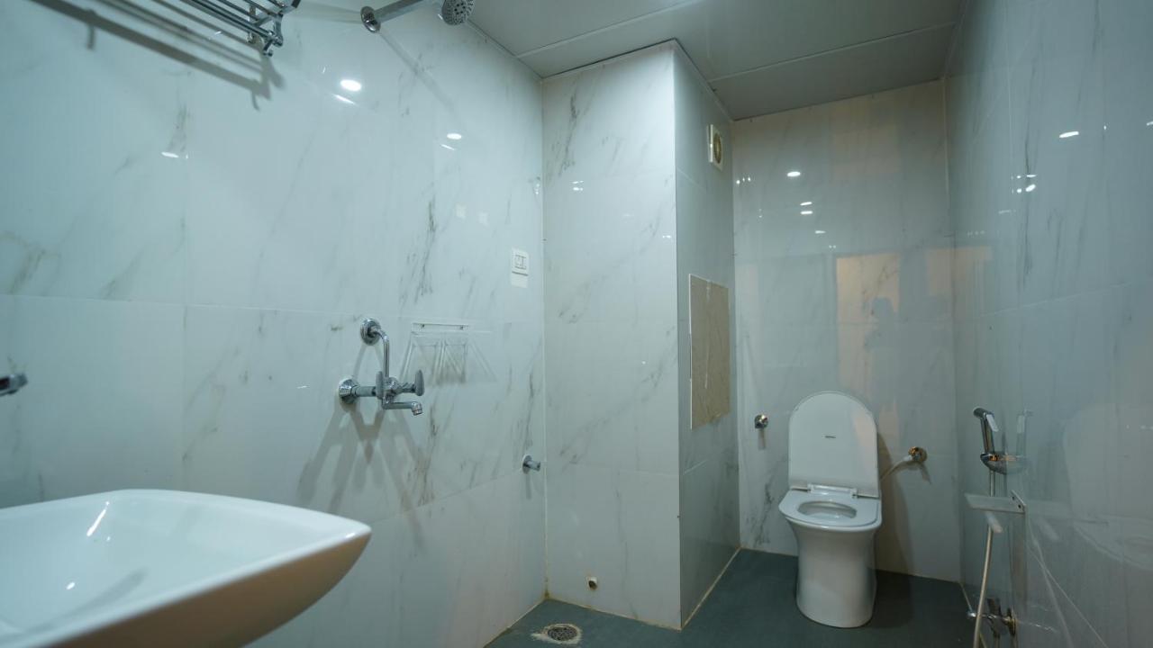 New Hotel Suhail Haiderabad Buitenkant foto