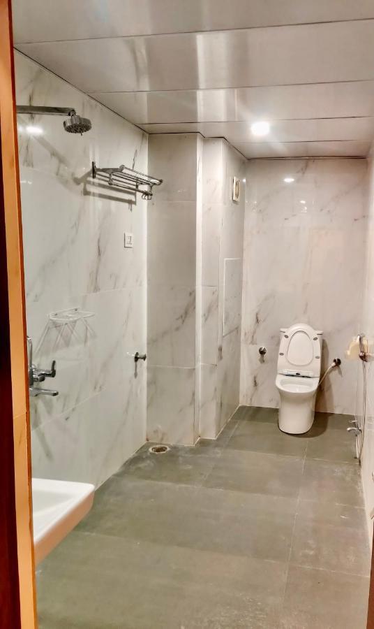 New Hotel Suhail Haiderabad Buitenkant foto