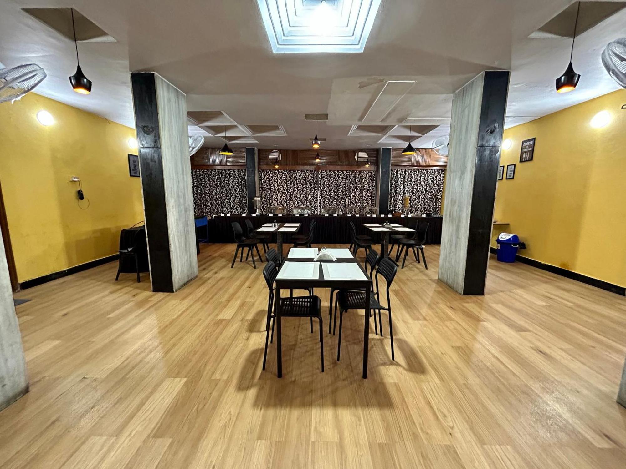 New Hotel Suhail Haiderabad Buitenkant foto