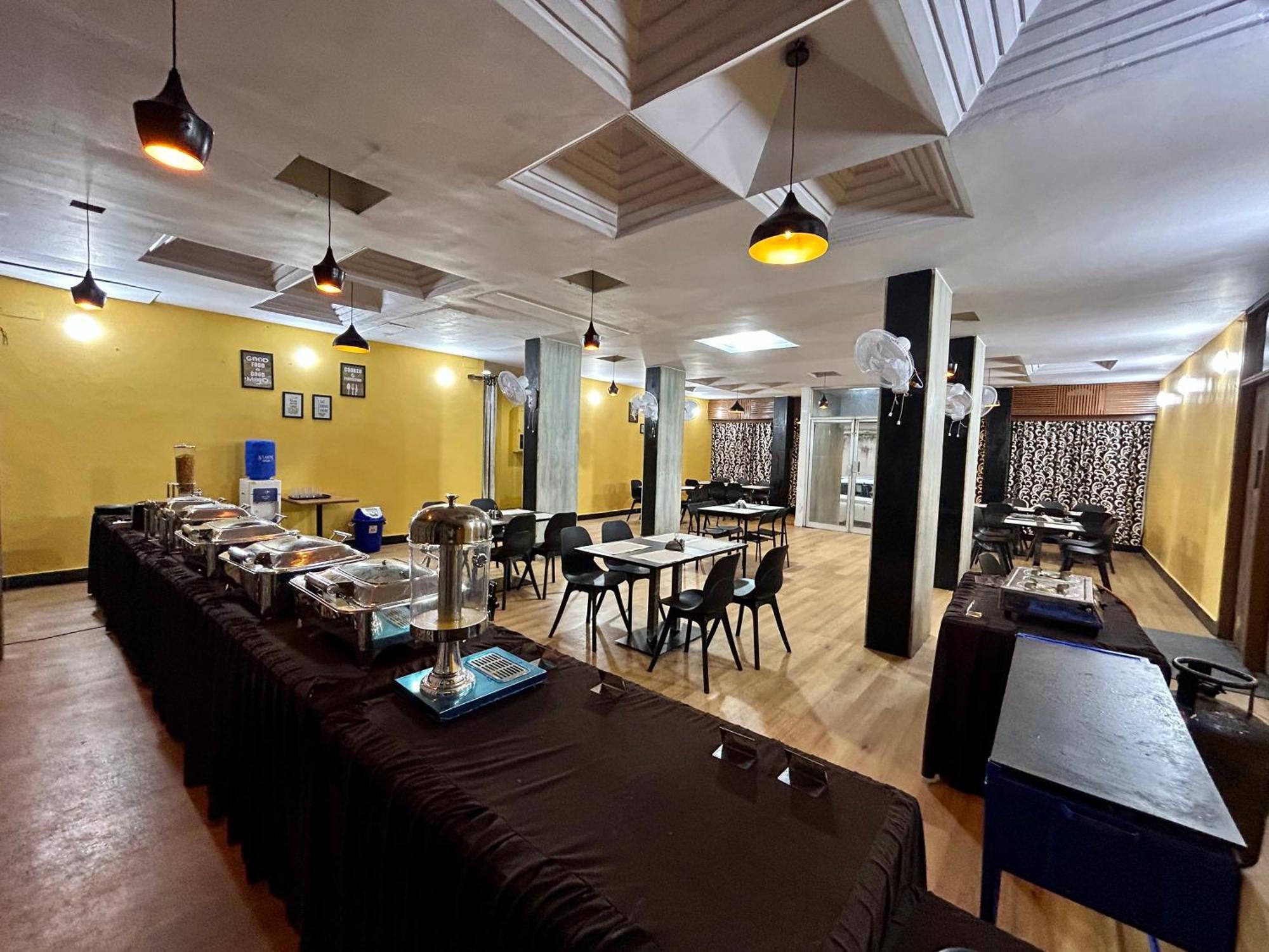 New Hotel Suhail Haiderabad Buitenkant foto