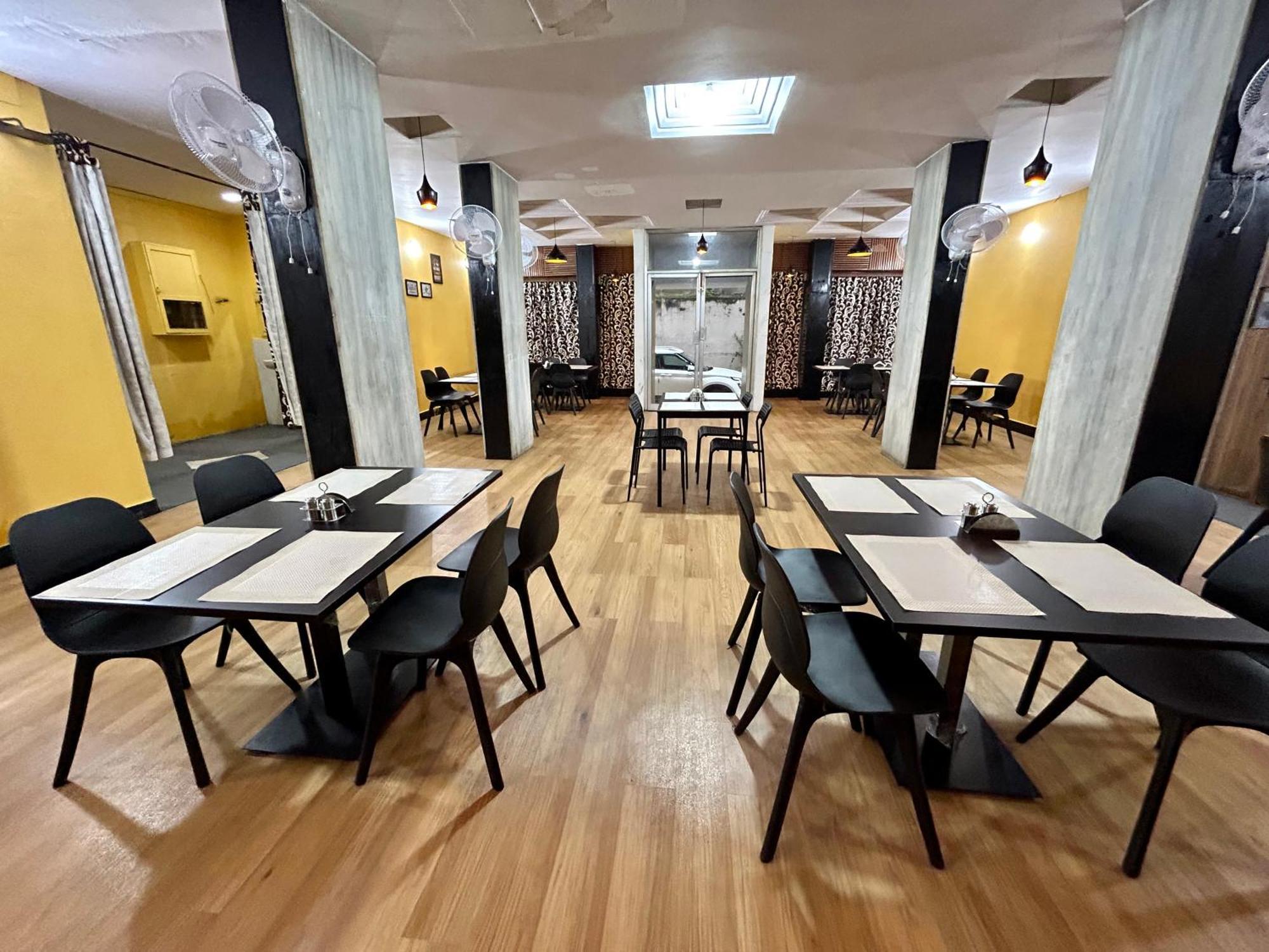 New Hotel Suhail Haiderabad Buitenkant foto