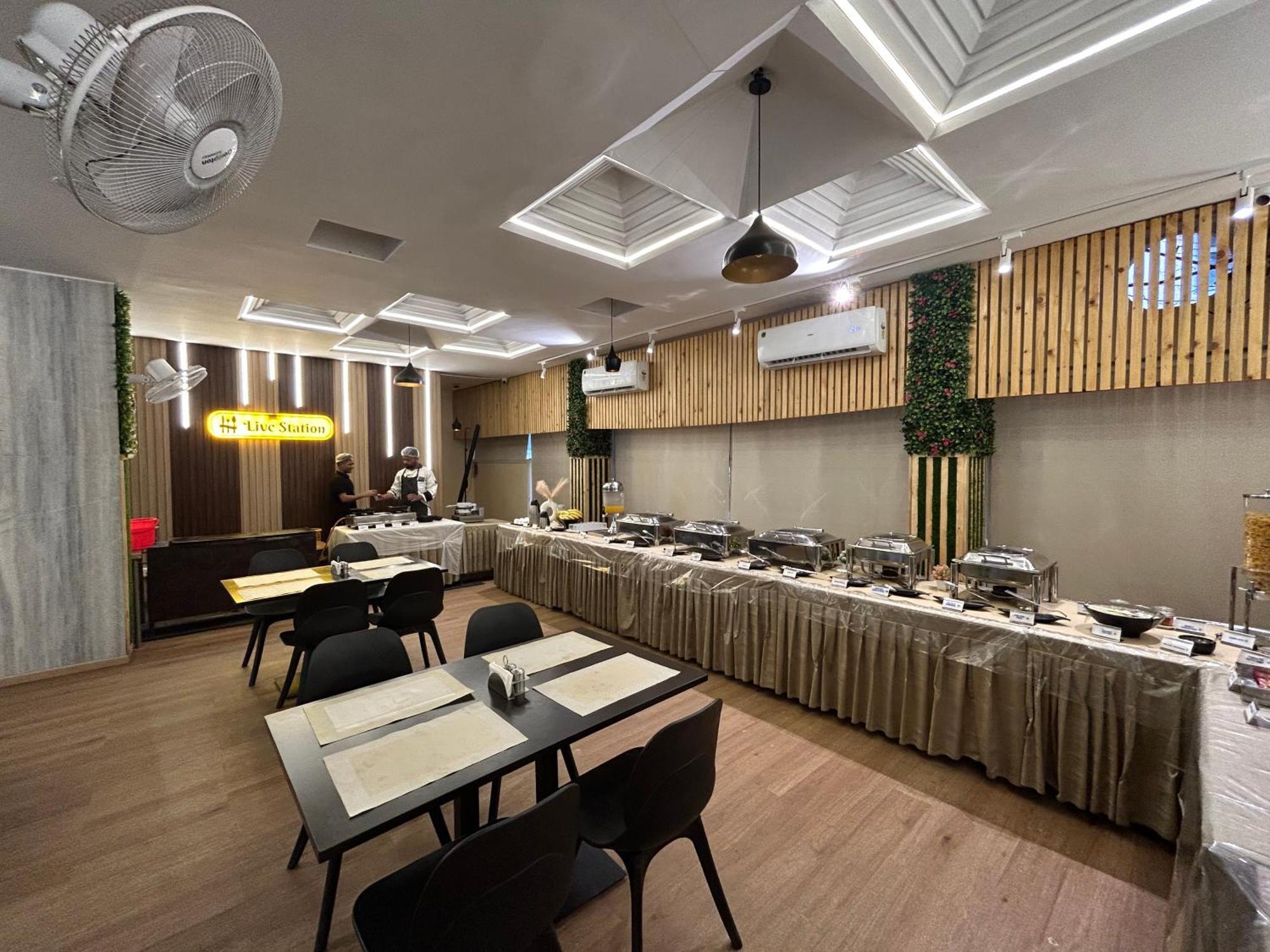 New Hotel Suhail Haiderabad Buitenkant foto