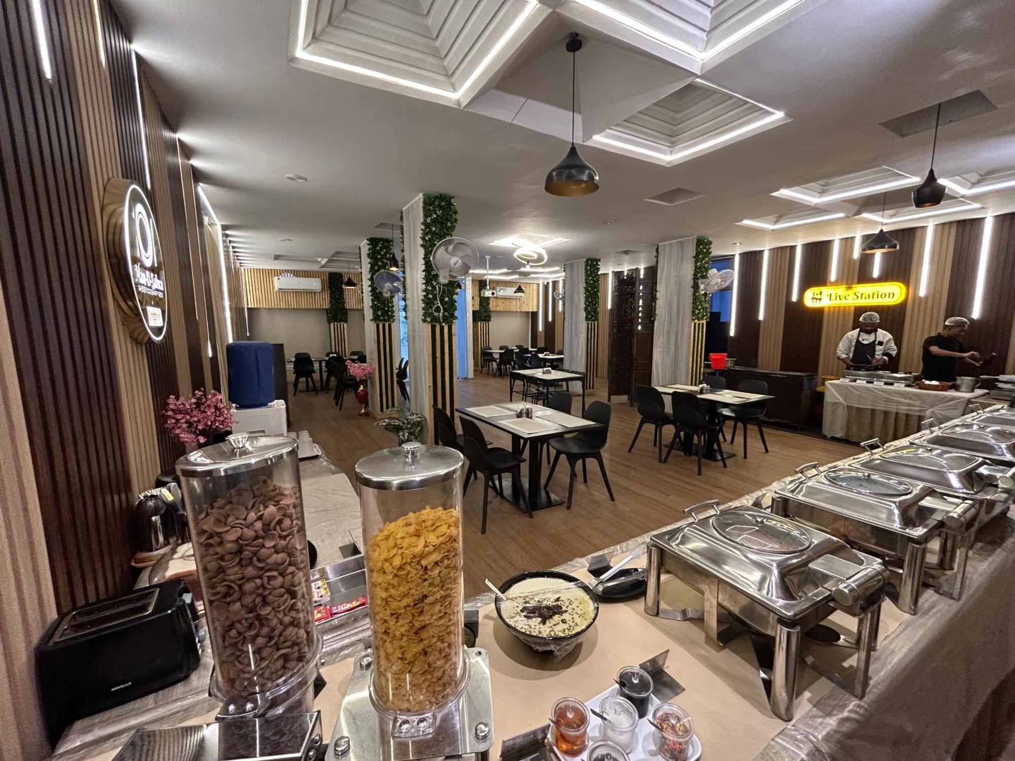 New Hotel Suhail Haiderabad Buitenkant foto