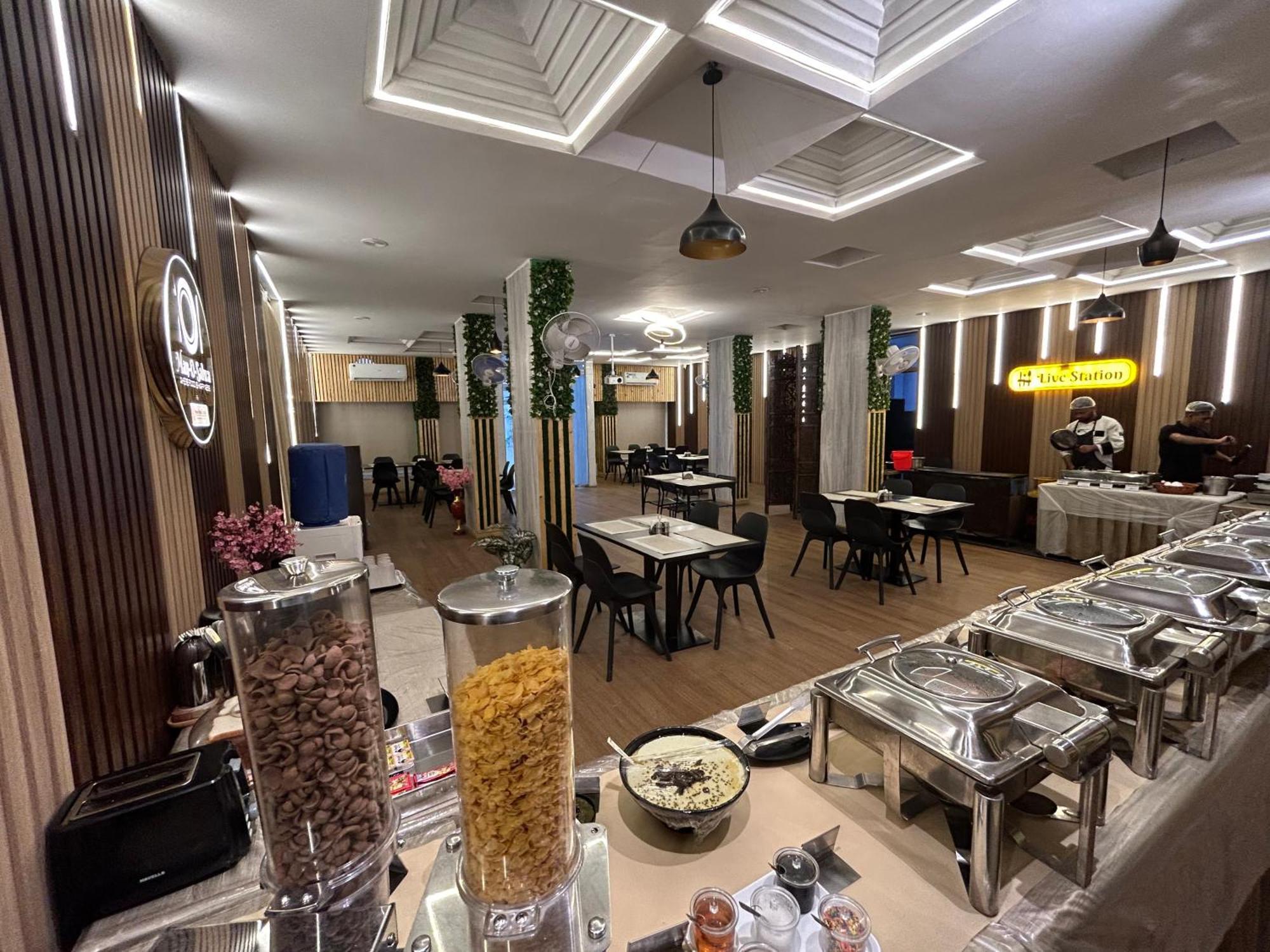 New Hotel Suhail Haiderabad Buitenkant foto