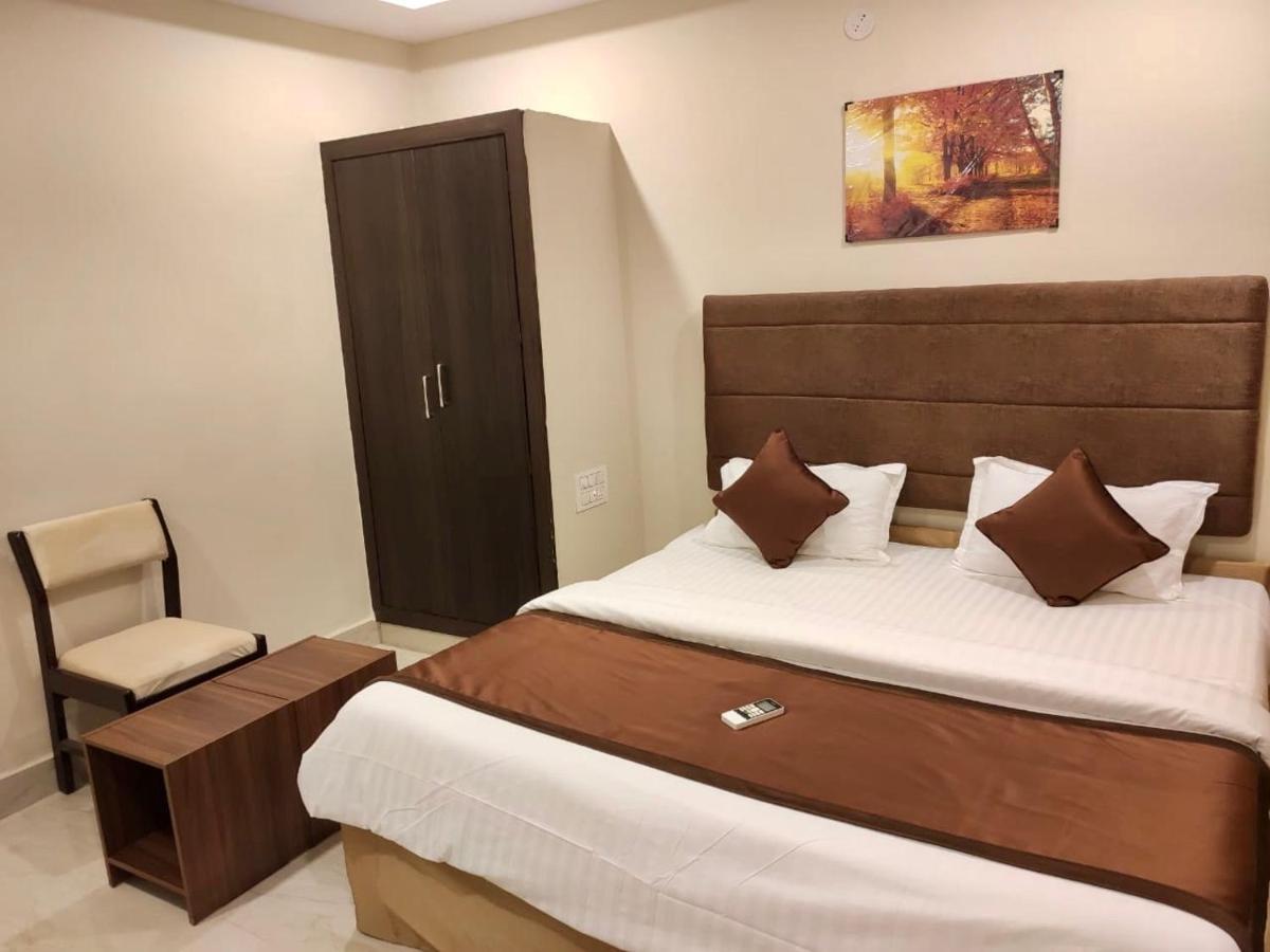 New Hotel Suhail Haiderabad Buitenkant foto